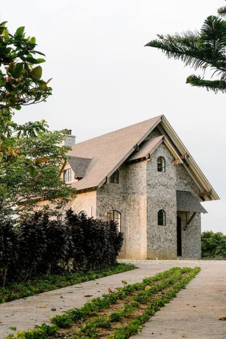 The Old Country Stone House Villa Cebu Exterior photo